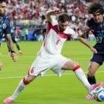 Paraguai vence por 1 a 0 e elimina Turquia no grupo D da Copa