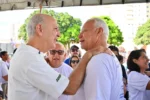 Arruda e Zé Humberto conversam amistosamente na Caminhada da Paz no Gama